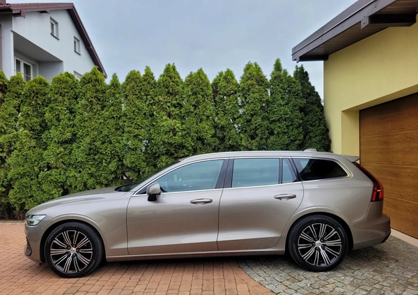 Volvo V60 cena 88800 przebieg: 198000, rok produkcji 2018 z Opoczno małe 742
